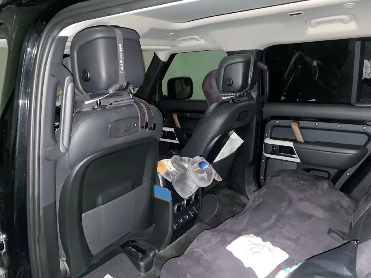 2022 Land Rover Defender 3.0T 400HP L6 8AT,autocango,china used car exporter,china ev exporter,chinese used car exporter,chinese used ev exporter