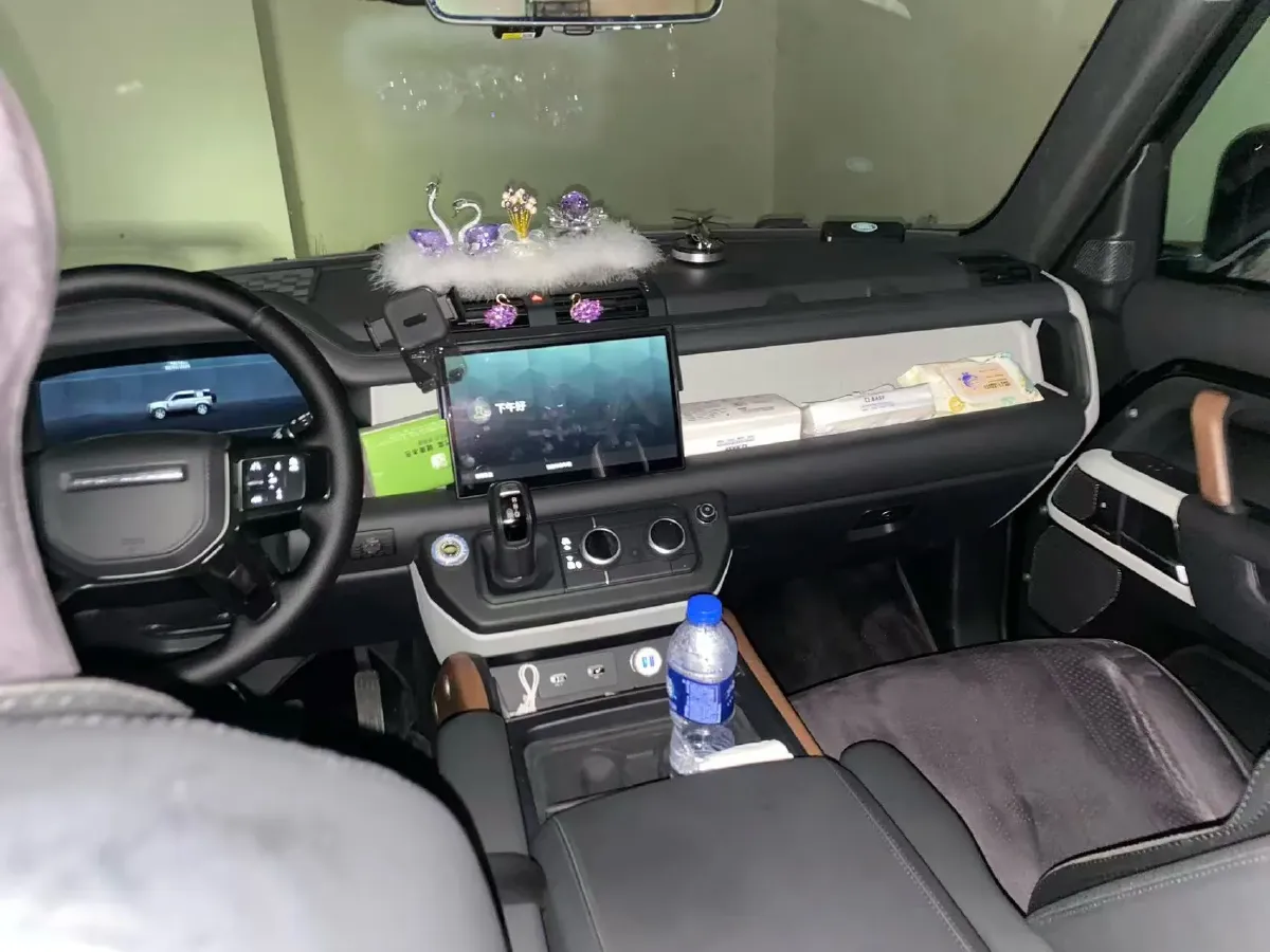 2022 Land Rover Defender 3.0T 400HP L6 8AT,autocango,china used car exporter,china ev exporter,chinese used car exporter,chinese used ev exporter