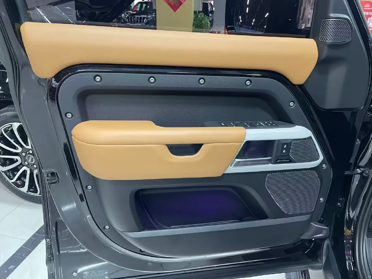 2023 Land Rover Defender 3.0T 400HP L6 8AT,autocango,china used car exporter,china ev exporter,chinese used car exporter,chinese used ev exporter