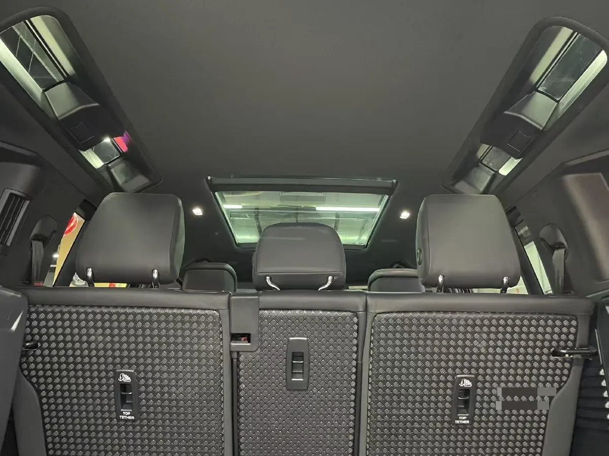 2023 Land Rover Defender 3.0T 400HP L6 8AT,autocango,china used car exporter,china ev exporter,chinese used car exporter,chinese used ev exporter