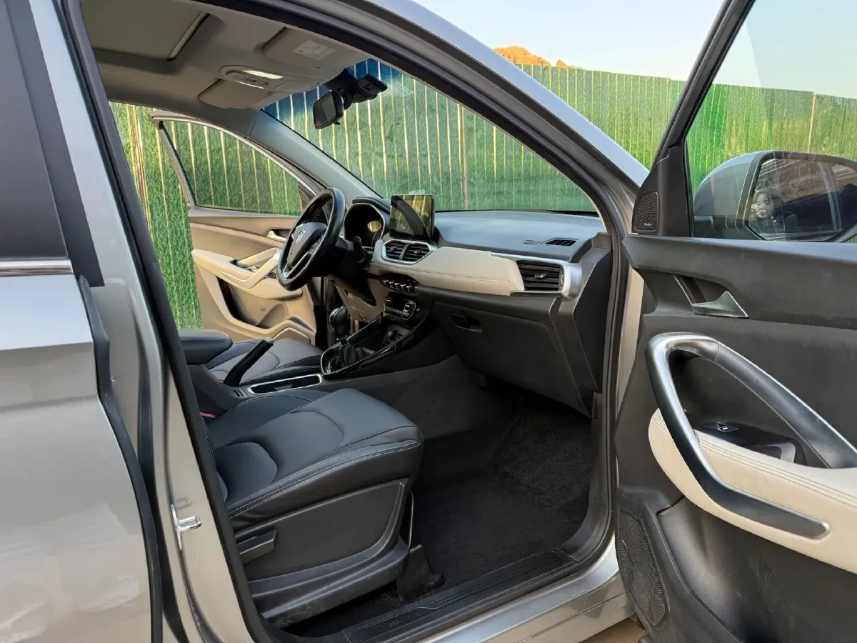 2018 BaoJun 530 1.5T 150HP L4 6MT,autocango,china used car exporter,china ev exporter,chinese used car exporter,chinese used ev exporter