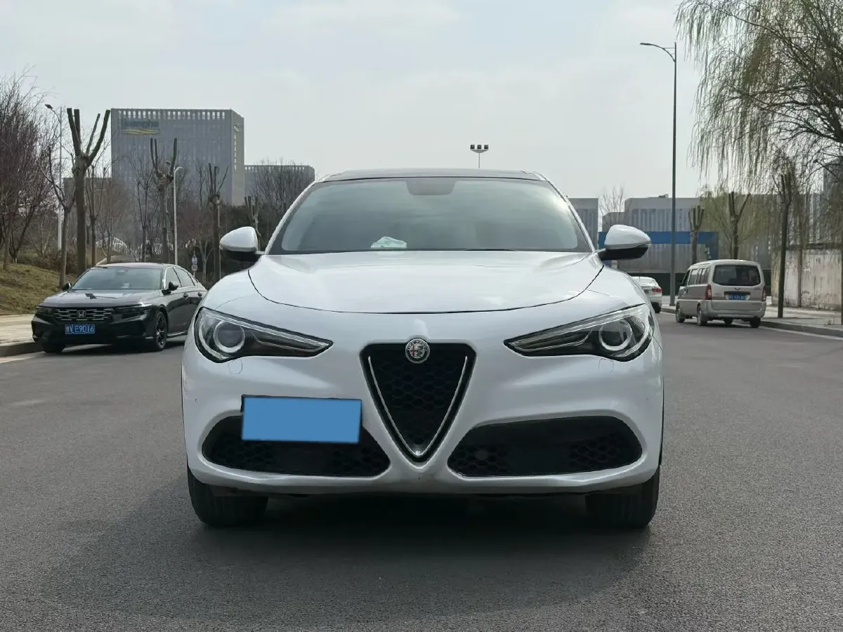 2017 Jaguar XE 2.0T 240HP L4 8AT,autocango,china used car exporter,china ev exporter,chinese used car exporter,chinese used ev exporter