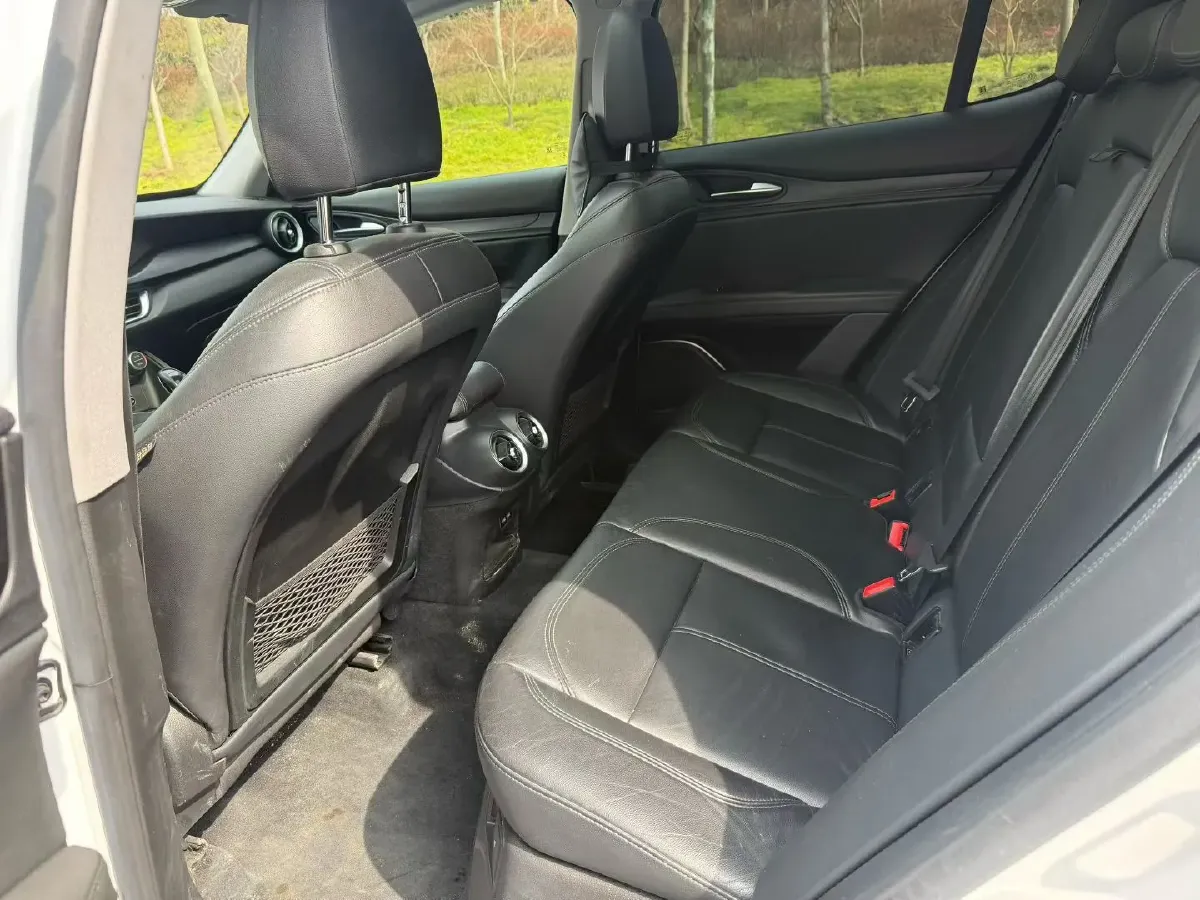 2017 Jaguar XE 2.0T 240HP L4 8AT,autocango,china used car exporter,china ev exporter,chinese used car exporter,chinese used ev exporter