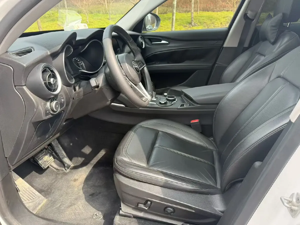 2017 Jaguar XE 2.0T 240HP L4 8AT,autocango,china used car exporter,china ev exporter,chinese used car exporter,chinese used ev exporter