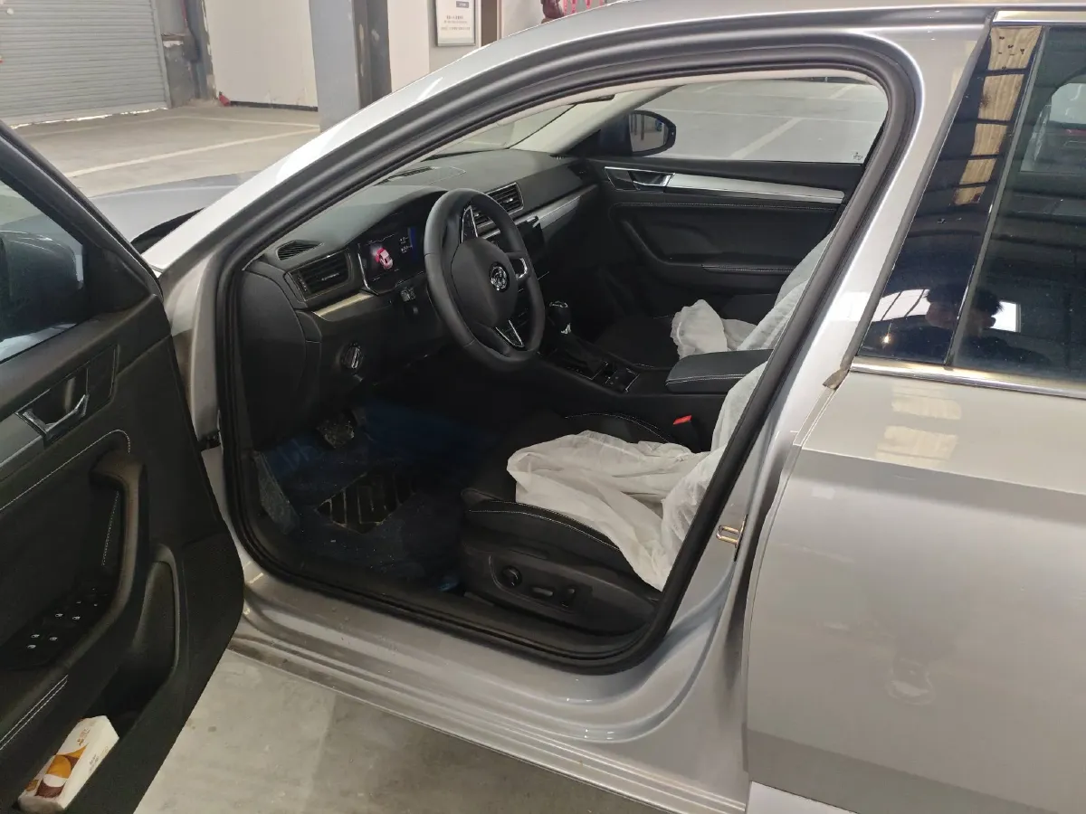 2023 Skoda Superb 1.4T 150HP L4 7DCT,autocango,china used car exporter,china ev exporter,chinese used car exporter,chinese used ev exporter