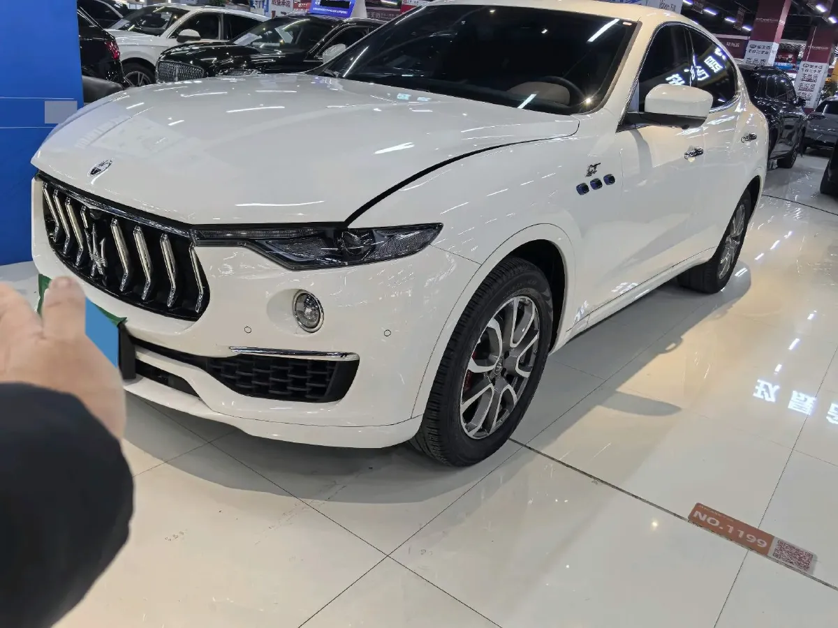 2022 Maserati Levante 2.0T 330HP L4 8AT,autocango,china used car exporter,china ev exporter,chinese used car exporter,chinese used ev exporter