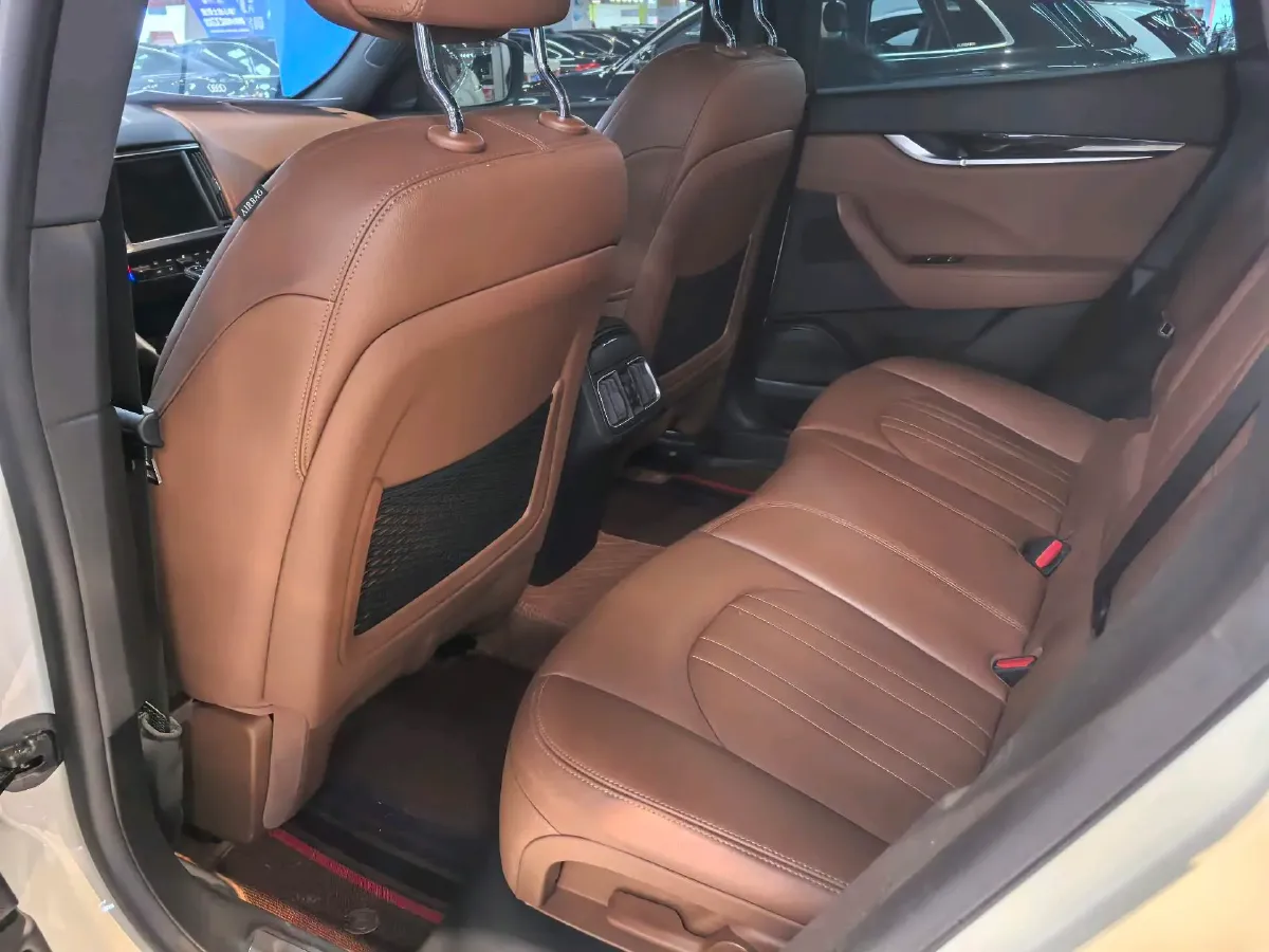 2022 Maserati Levante 2.0T 330HP L4 8AT,autocango,china used car exporter,china ev exporter,chinese used car exporter,chinese used ev exporter