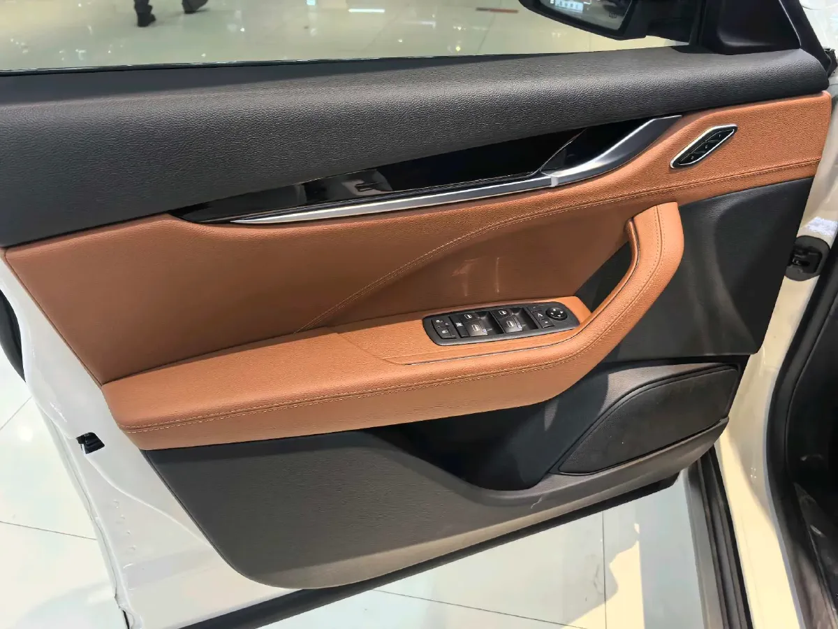 2022 Maserati Levante 2.0T 330HP L4 8AT,autocango,china used car exporter,china ev exporter,chinese used car exporter,chinese used ev exporter