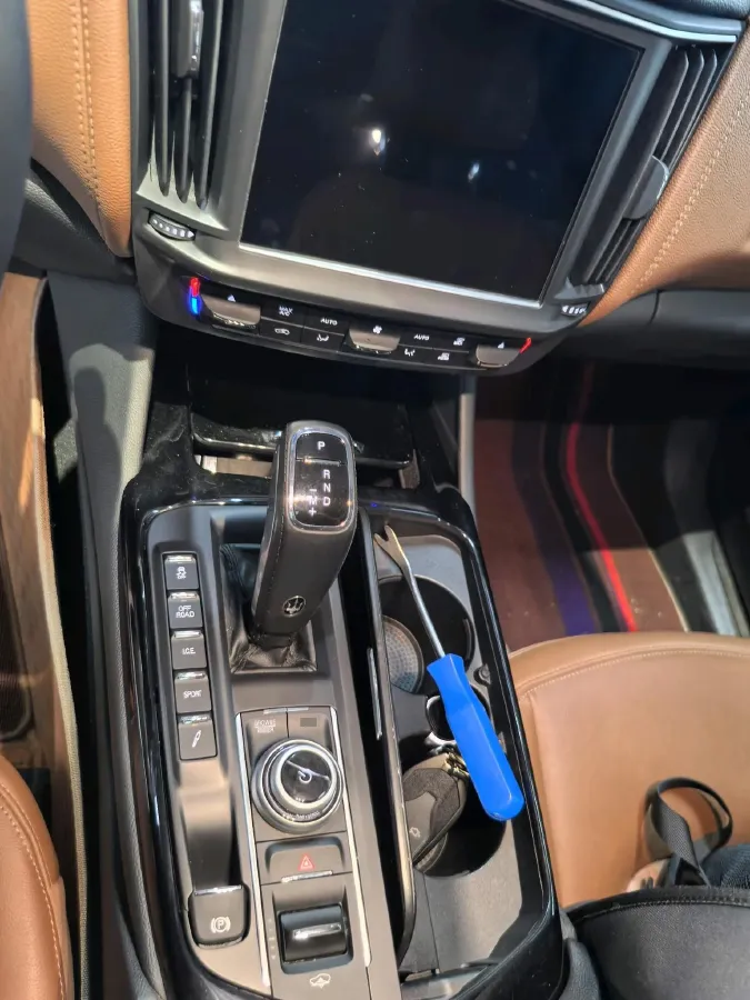 2022 Maserati Levante 2.0T 330HP L4 8AT,autocango,china used car exporter,china ev exporter,chinese used car exporter,chinese used ev exporter