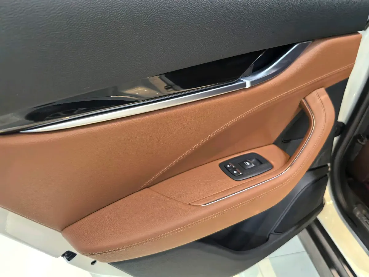 2022 Maserati Levante 2.0T 330HP L4 8AT,autocango,china used car exporter,china ev exporter,chinese used car exporter,chinese used ev exporter