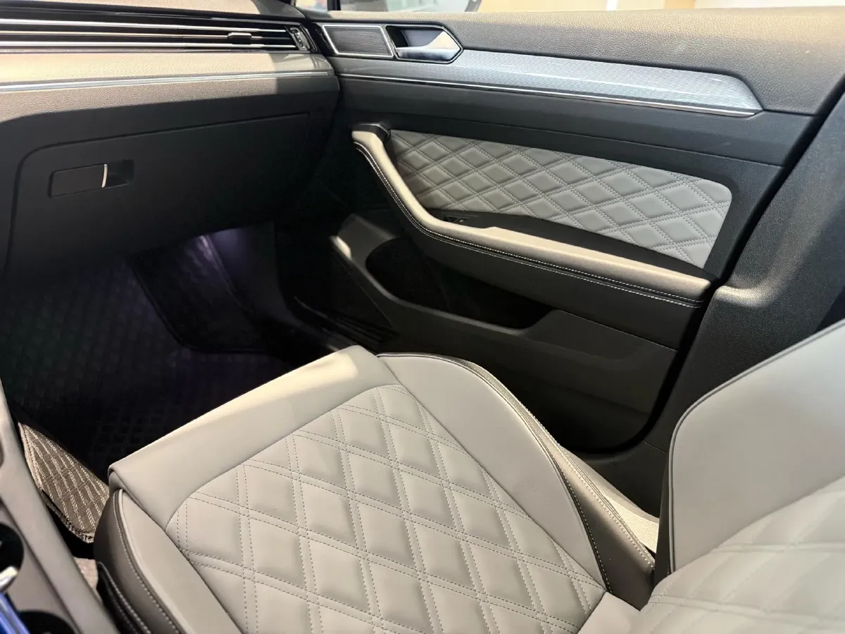 2025 Volkswagen Magotan 1.4T 150HP L4 7DCT,autocango,china used car exporter,china ev exporter,chinese used car exporter,chinese used ev exporter