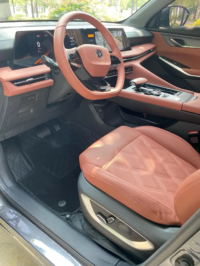 2023 ChangAn CS75 Plus 1.5T 188HP L4 8AT,autocango,china used car exporter,china ev exporter,chinese used car exporter,chinese used ev exporter