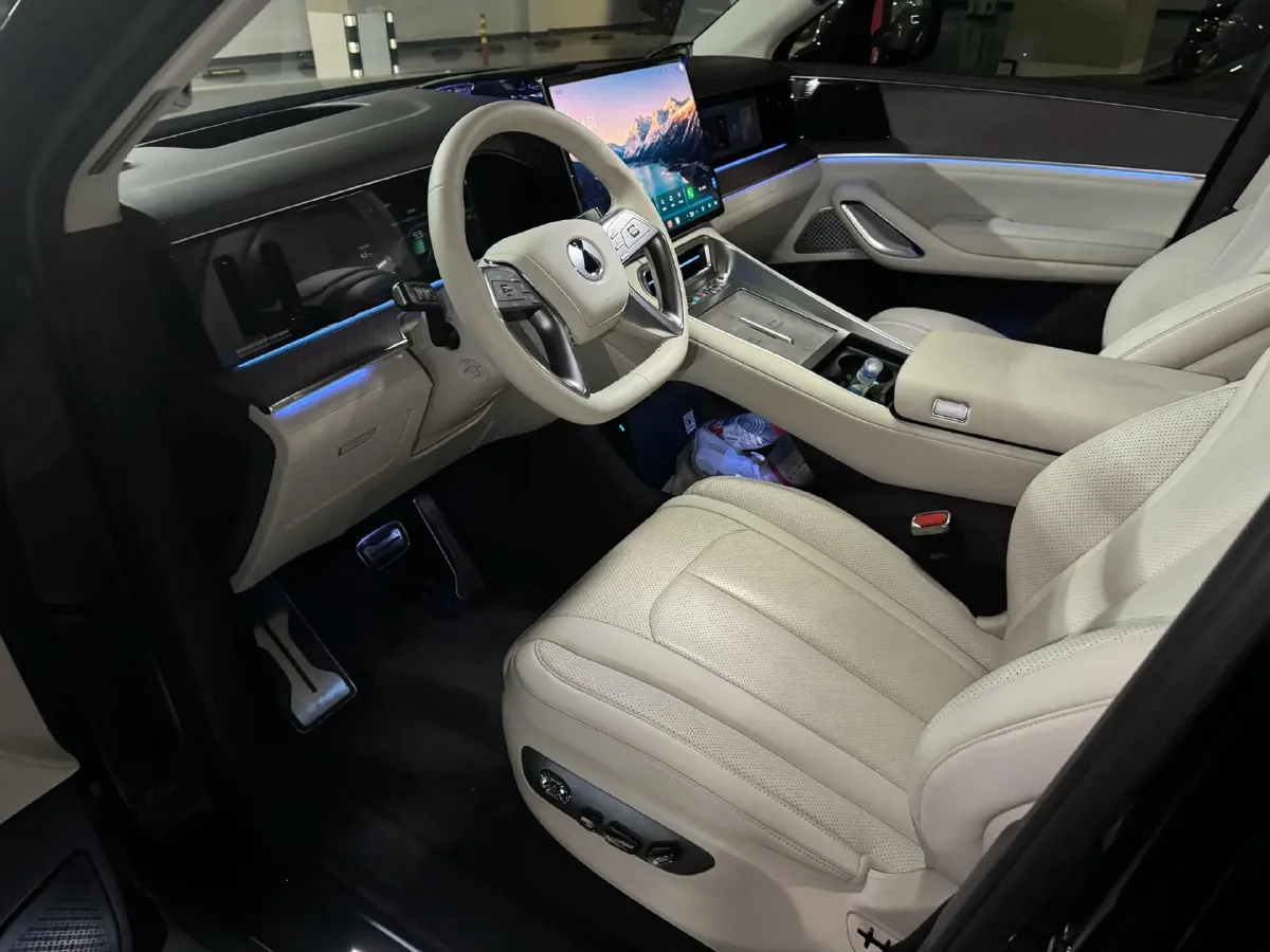 2025 Denza DenzaN9 2.0T 207HP L4 E-CVT PHEV,autocango,china used car exporter,china ev exporter,chinese used car exporter,chinese used ev exporter