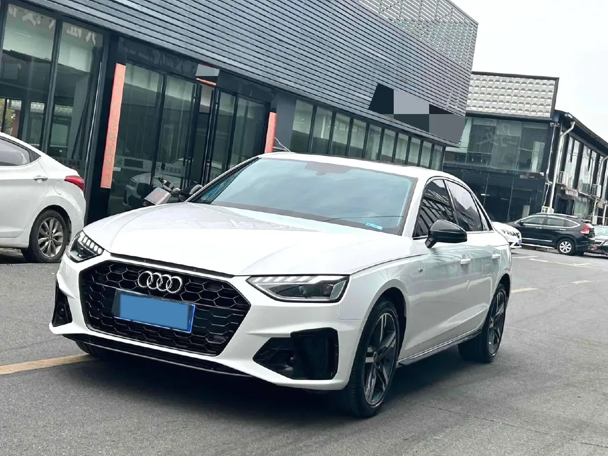2022 Audi A4L 2.0T 190HP L4 7DCT,autocango,china used car exporter,china ev exporter,chinese used car exporter,chinese used ev exporter