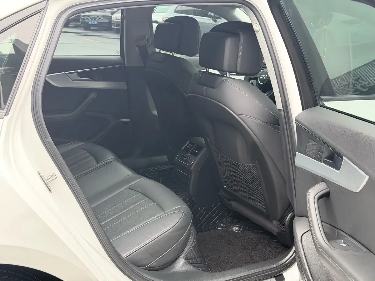 2022 Audi A4L 2.0T 190HP L4 7DCT,autocango,china used car exporter,china ev exporter,chinese used car exporter,chinese used ev exporter