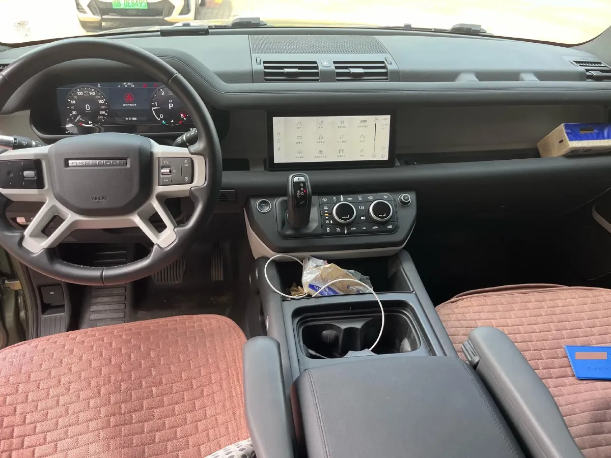 2020 Land Rover Defender 3.0T 400HP L6 8AT,autocango,china used car exporter,china ev exporter,chinese used car exporter,chinese used ev exporter