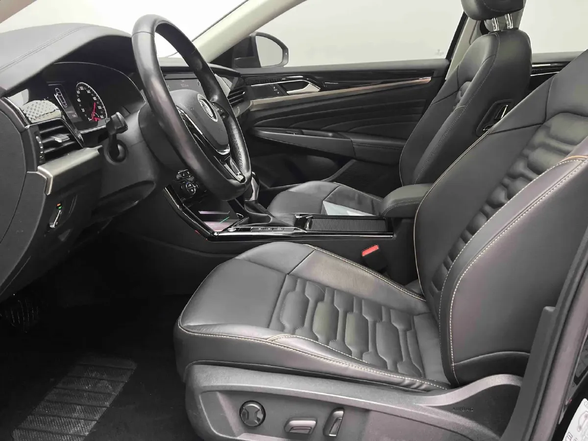 2020 Volkswagen Passat 2.0T 186HP L4 7DCT,autocango,china used car exporter,china ev exporter,chinese used car exporter,chinese used ev exporter