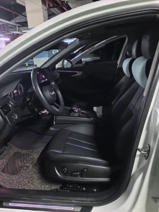 2022 Audi A4L 2.0T 190HP L4 7DCT,autocango,china used car exporter,china ev exporter,chinese used car exporter,chinese used ev exporter