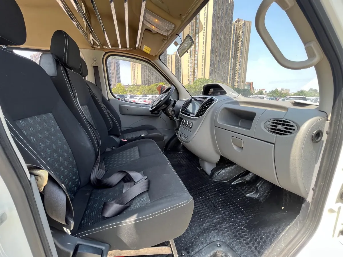 2019 MAXUS XinTu V80 2.0T 139HP L4 6MT,autocango,china used car exporter,china ev exporter,chinese used car exporter,chinese used ev exporter