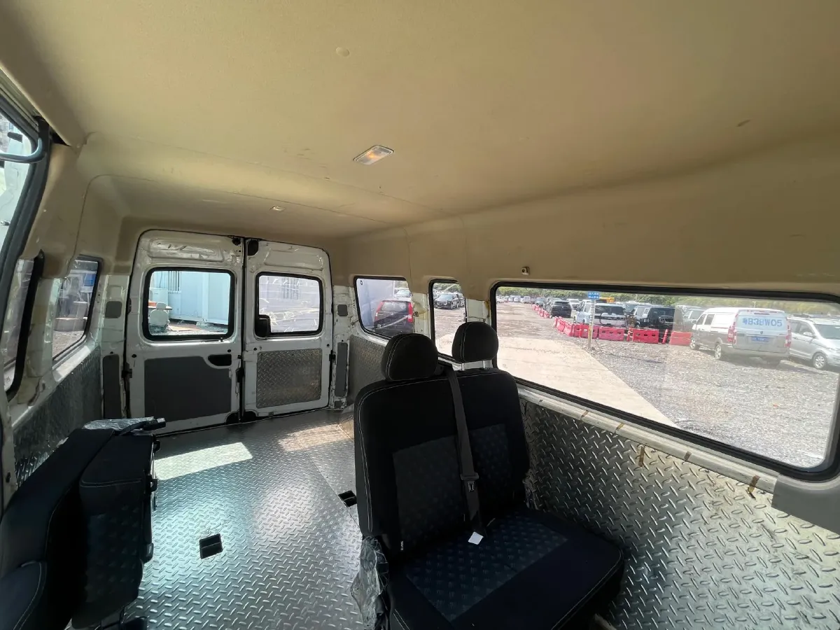 2019 MAXUS XinTu V80 2.0T 139HP L4 6MT,autocango,china used car exporter,china ev exporter,chinese used car exporter,chinese used ev exporter