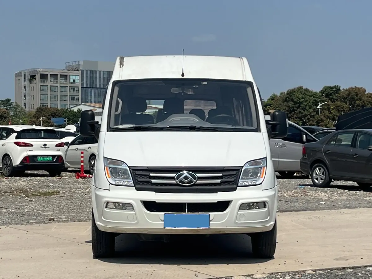 2019 MAXUS XinTu V80 2.0T 139HP L4 6MT,autocango,china used car exporter,china ev exporter,chinese used car exporter,chinese used ev exporter