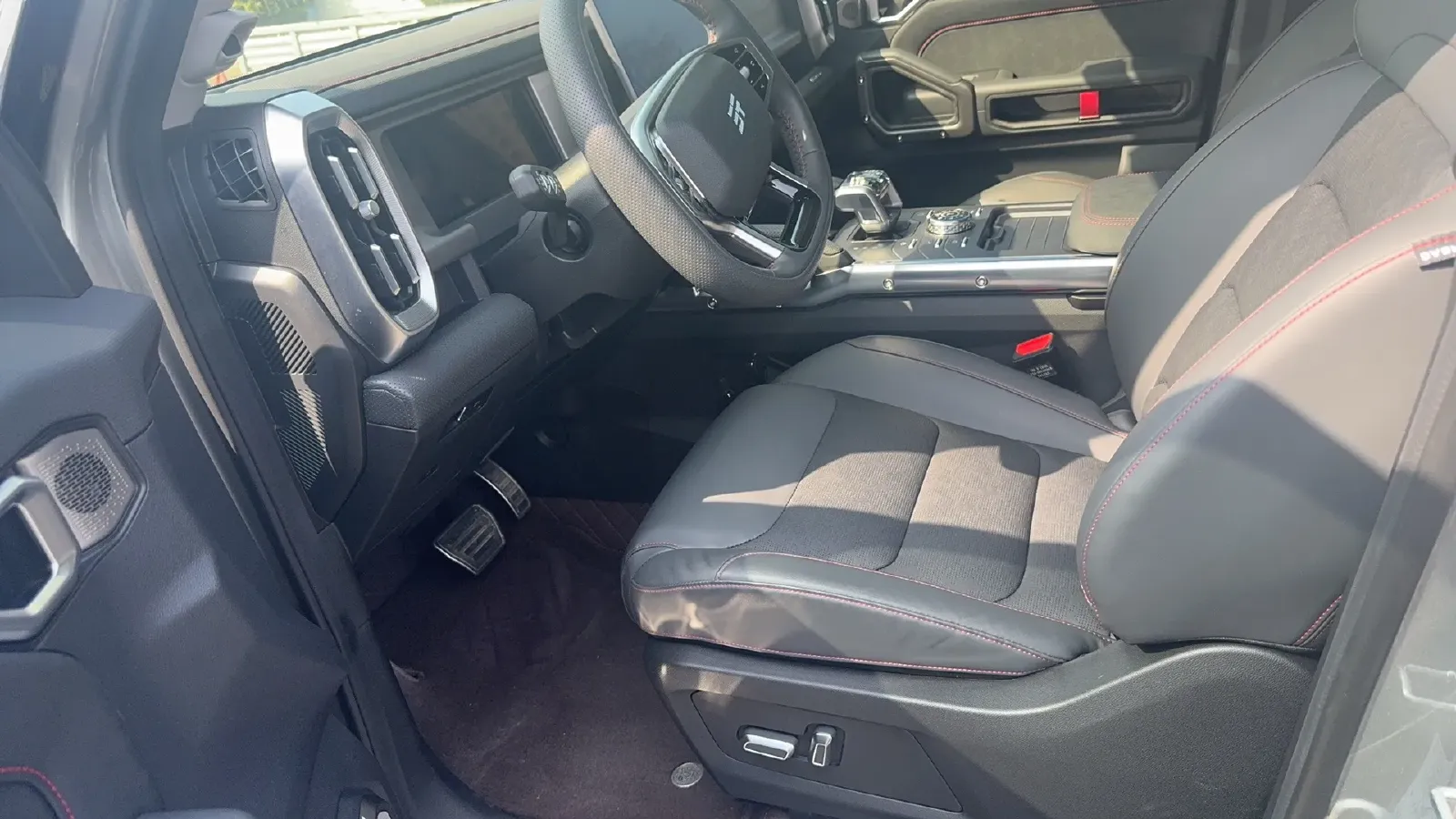 2024 Jetour ShanHai TravellerC-DM 1.5T 156HP L4 3DHT PHEV 43.24KWH,autocango,china used car exporter,china ev exporter,chinese used car exporter,chinese used ev exporter