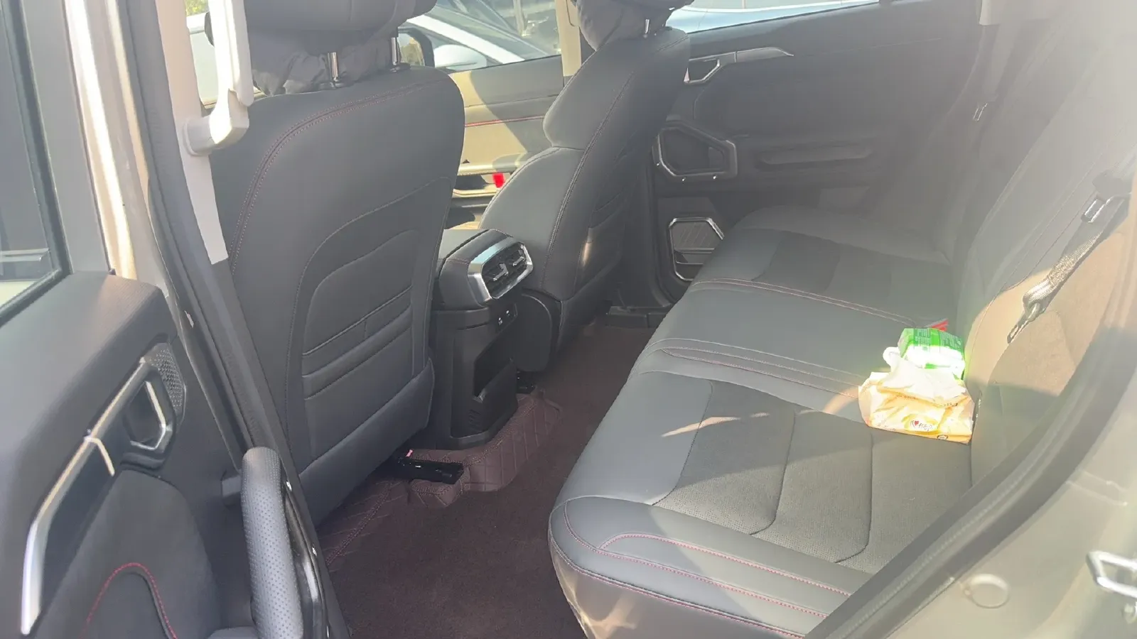 2024 Jetour ShanHai TravellerC-DM 1.5T 156HP L4 3DHT PHEV 43.24KWH,autocango,china used car exporter,china ev exporter,chinese used car exporter,chinese used ev exporter