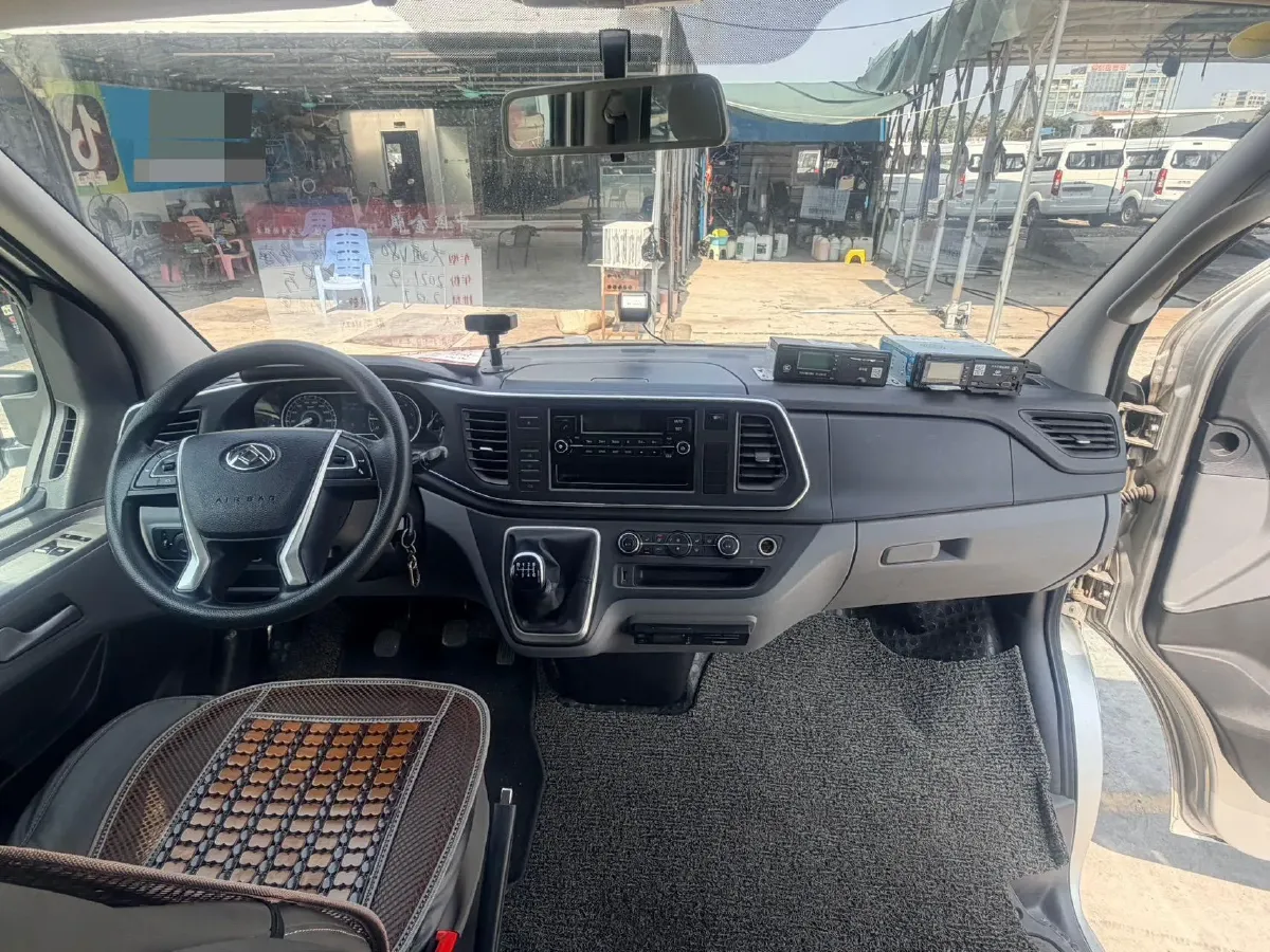 2021 MAXUS XinTu V80 2.0T 139HP L4 6MT,autocango,china used car exporter,china ev exporter,chinese used car exporter,chinese used ev exporter