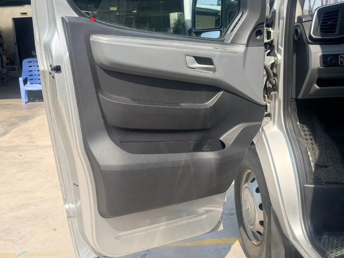 2021 MAXUS XinTu V80 2.0T 139HP L4 6MT,autocango,china used car exporter,china ev exporter,chinese used car exporter,chinese used ev exporter