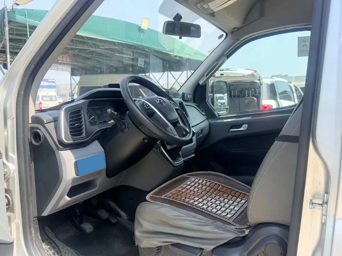 2021 MAXUS XinTu V80 2.0T 139HP L4 6MT,autocango,china used car exporter,china ev exporter,chinese used car exporter,chinese used ev exporter