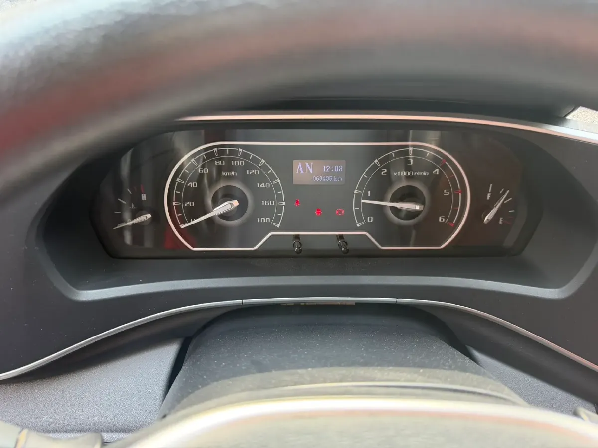 2021 MAXUS XinTu V80 2.0T 139HP L4 6MT,autocango,china used car exporter,china ev exporter,chinese used car exporter,chinese used ev exporter