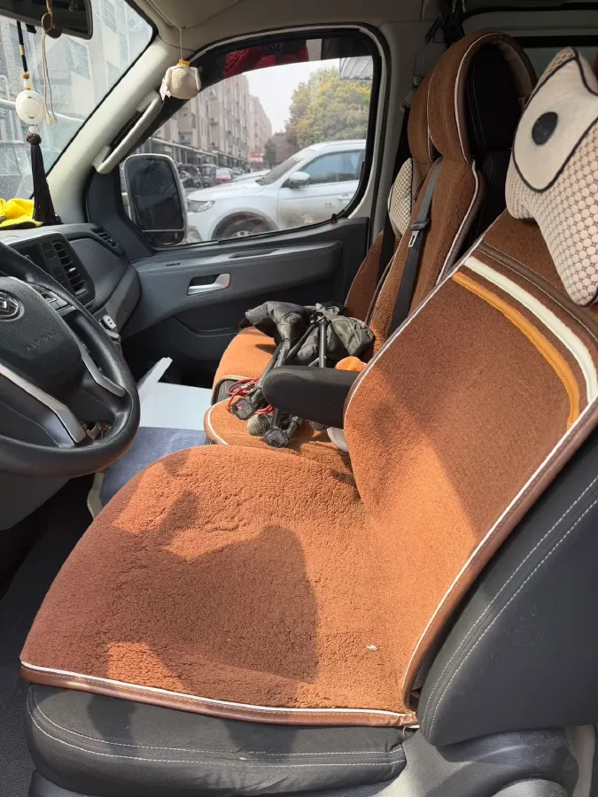 2021 MAXUS XinTu V80 2.0T 139HP L4 6MT,autocango,china used car exporter,china ev exporter,chinese used car exporter,chinese used ev exporter