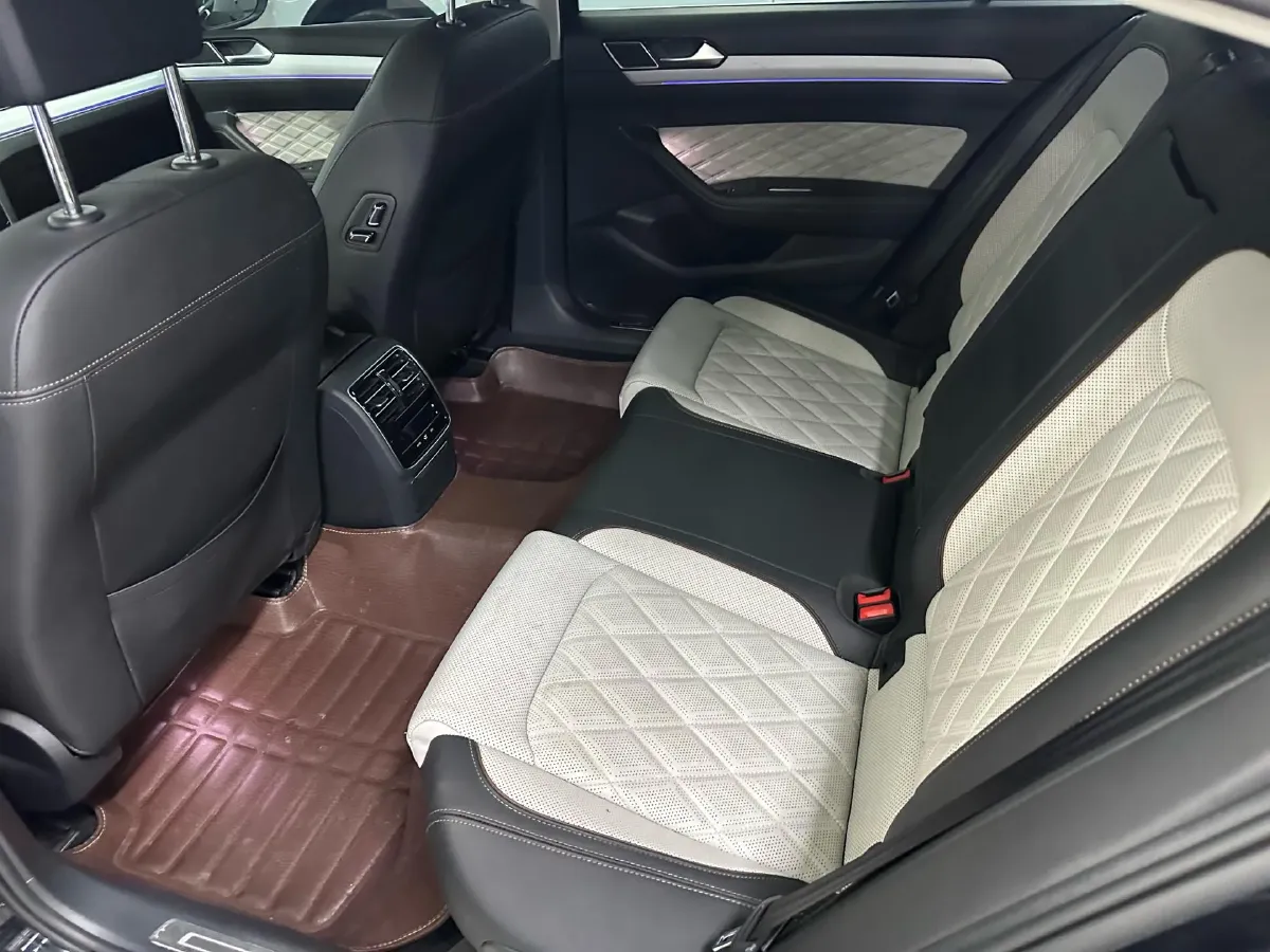 2023 Volkswagen Magotan 2.0T 186HP L4 7DCT,autocango,china used car exporter,china ev exporter,chinese used car exporter,chinese used ev exporter