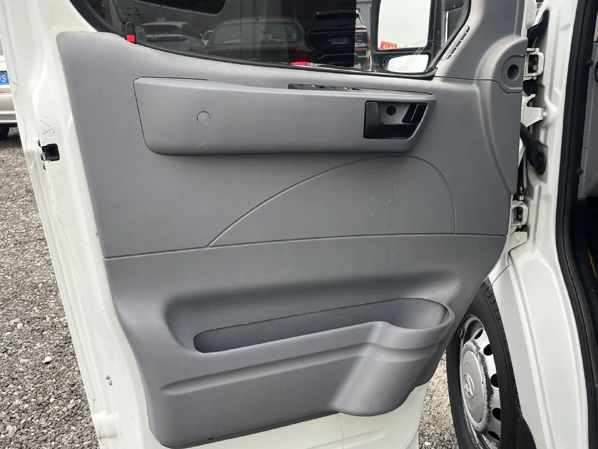 2018 MAXUS XinTu V80 2.5T 136HP L4 6MT,autocango,china used car exporter,china ev exporter,chinese used car exporter,chinese used ev exporter