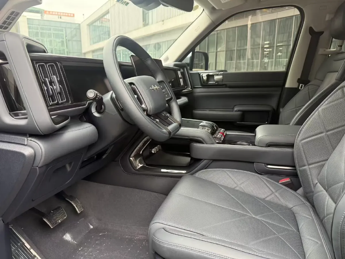 2025 FangChengBao Bao 5 1.5T 194HP L4 E-CVT PHEV 31.8KWH,autocango,china used car exporter,china ev exporter,chinese used car exporter,chinese used ev exporter