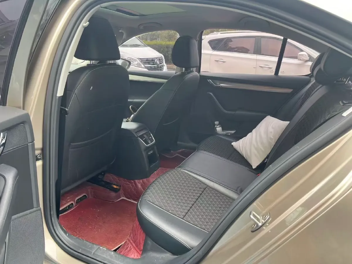 2019 Skoda Octavia 1.5L 116HP L4 6AT,autocango,china used car exporter,china ev exporter,chinese used car exporter,chinese used ev exporter