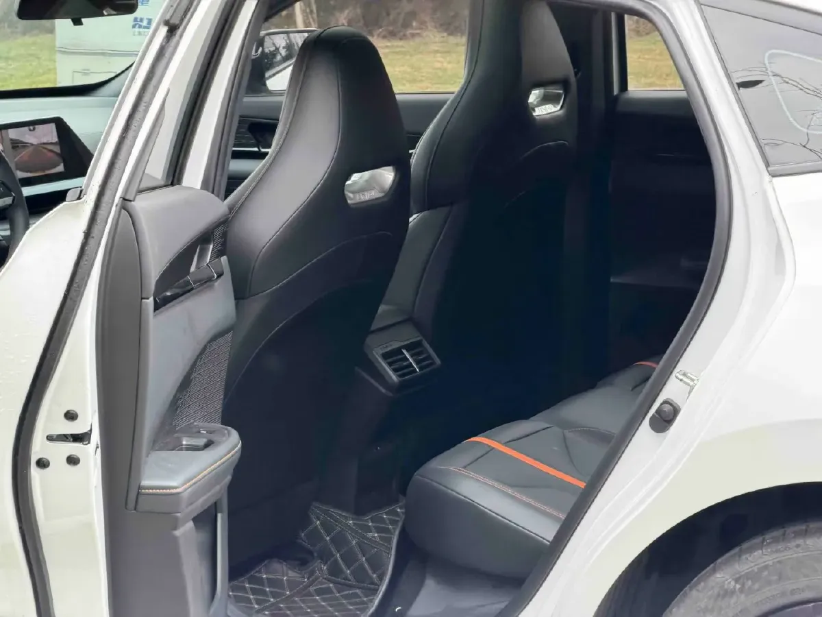 2024 ChangAn UNI-V 1.5T 188HP L4 7DCT,autocango,china used car exporter,china ev exporter,chinese used car exporter,chinese used ev exporter