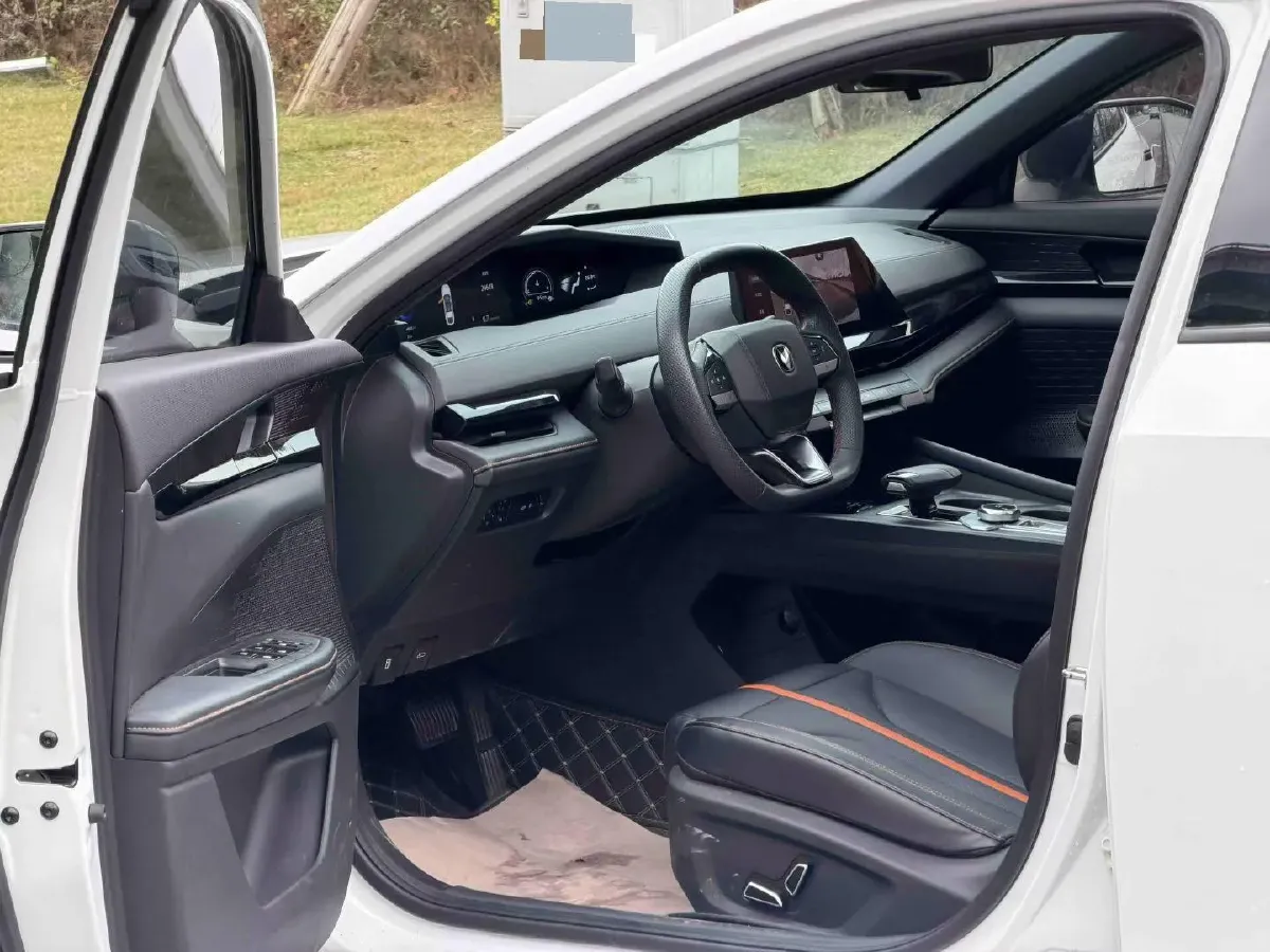 2024 ChangAn UNI-V 1.5T 188HP L4 7DCT,autocango,china used car exporter,china ev exporter,chinese used car exporter,chinese used ev exporter