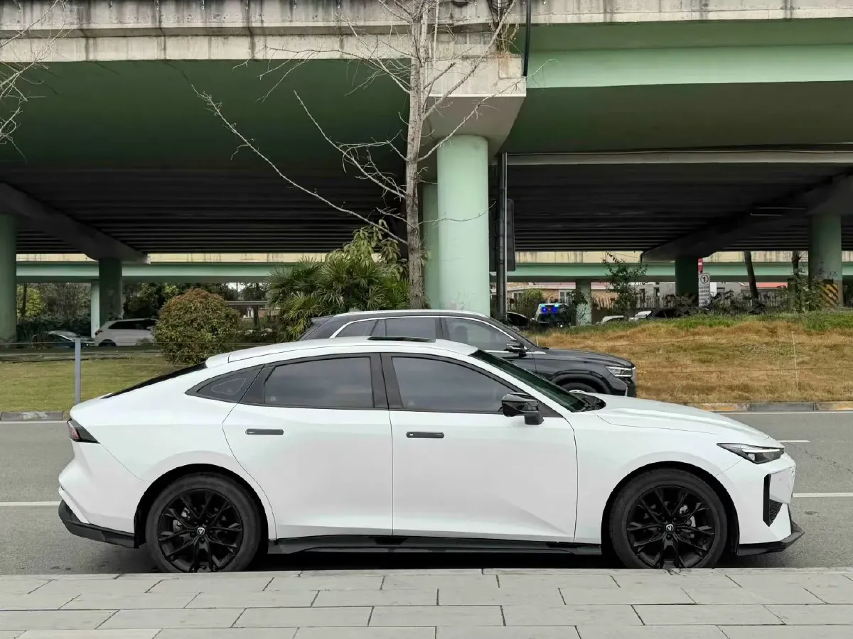 2024 ChangAn UNI-V 1.5T 188HP L4 7DCT,autocango,china used car exporter,china ev exporter,chinese used car exporter,chinese used ev exporter