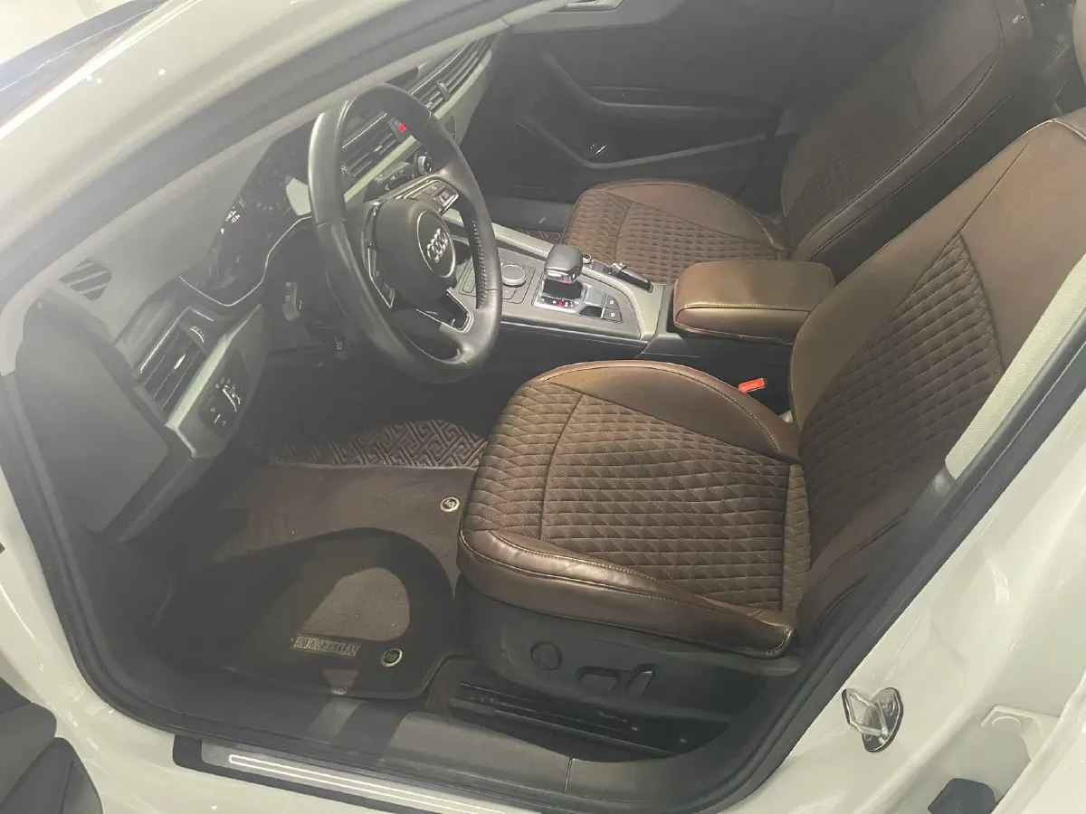 2019 Audi A4L 2.0T 190HP L4 7DCT,autocango,china used car exporter,china ev exporter,chinese used car exporter,chinese used ev exporter