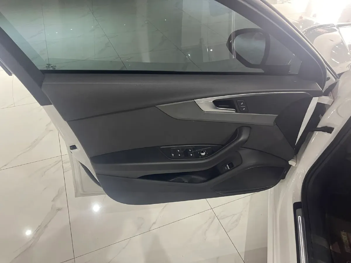 2019 Audi A4L 2.0T 190HP L4 7DCT,autocango,china used car exporter,china ev exporter,chinese used car exporter,chinese used ev exporter