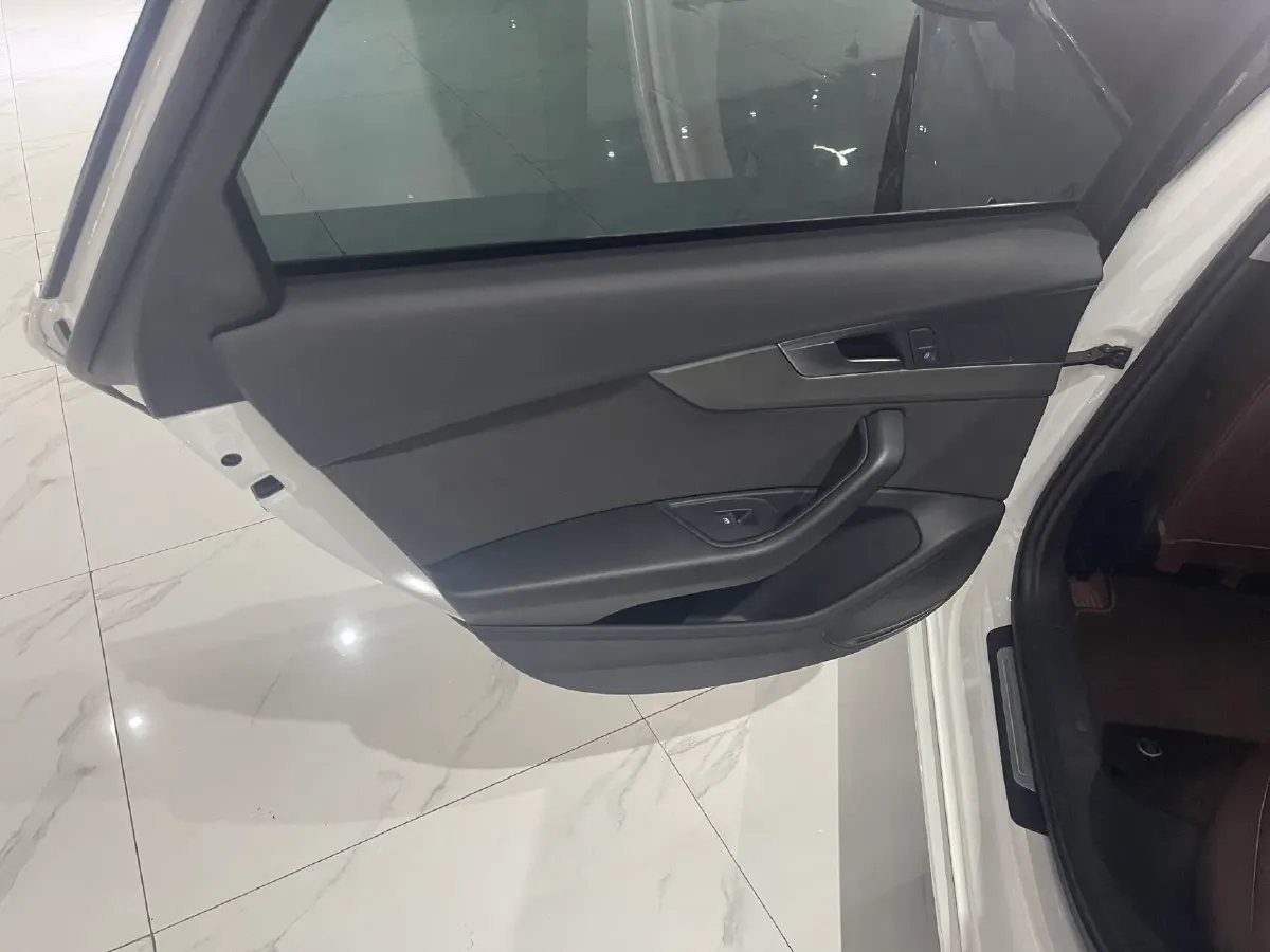 2019 Audi A4L 2.0T 190HP L4 7DCT,autocango,china used car exporter,china ev exporter,chinese used car exporter,chinese used ev exporter