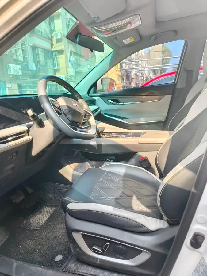 2023 ChangAn CS75 Plus 1.5T 188HP L4 8AT,autocango,china used car exporter,china ev exporter,chinese used car exporter,chinese used ev exporter