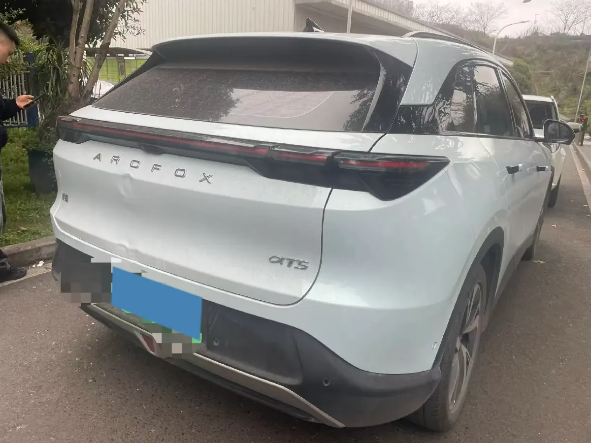 2024 HongQi H5 2.0T 224HP L4 8AT,autocango,china used car exporter,china ev exporter,chinese used car exporter,chinese used ev exporter