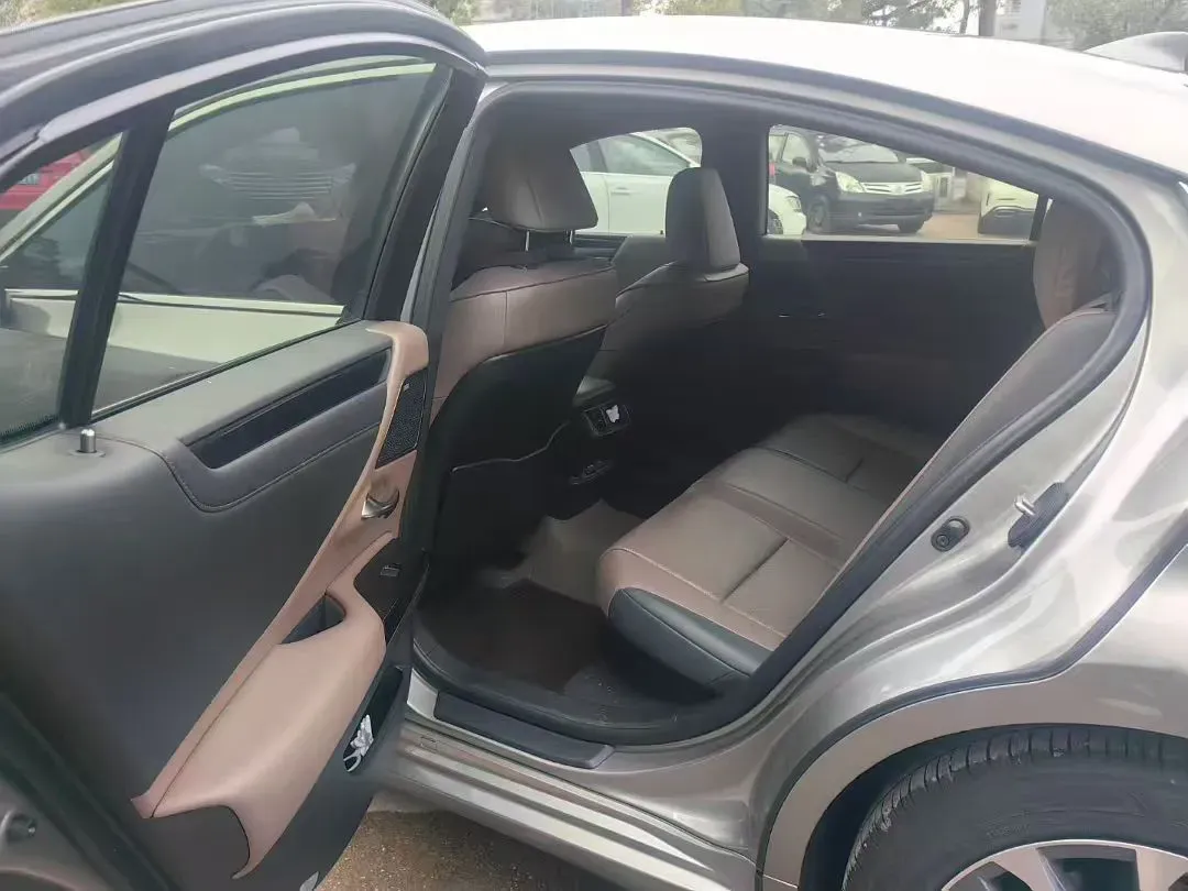 2021 Lexus ES 2.5L 178HP L4 E-CVT Hybrid,autocango,china used car exporter,china ev exporter,chinese used car exporter,chinese used ev exporter