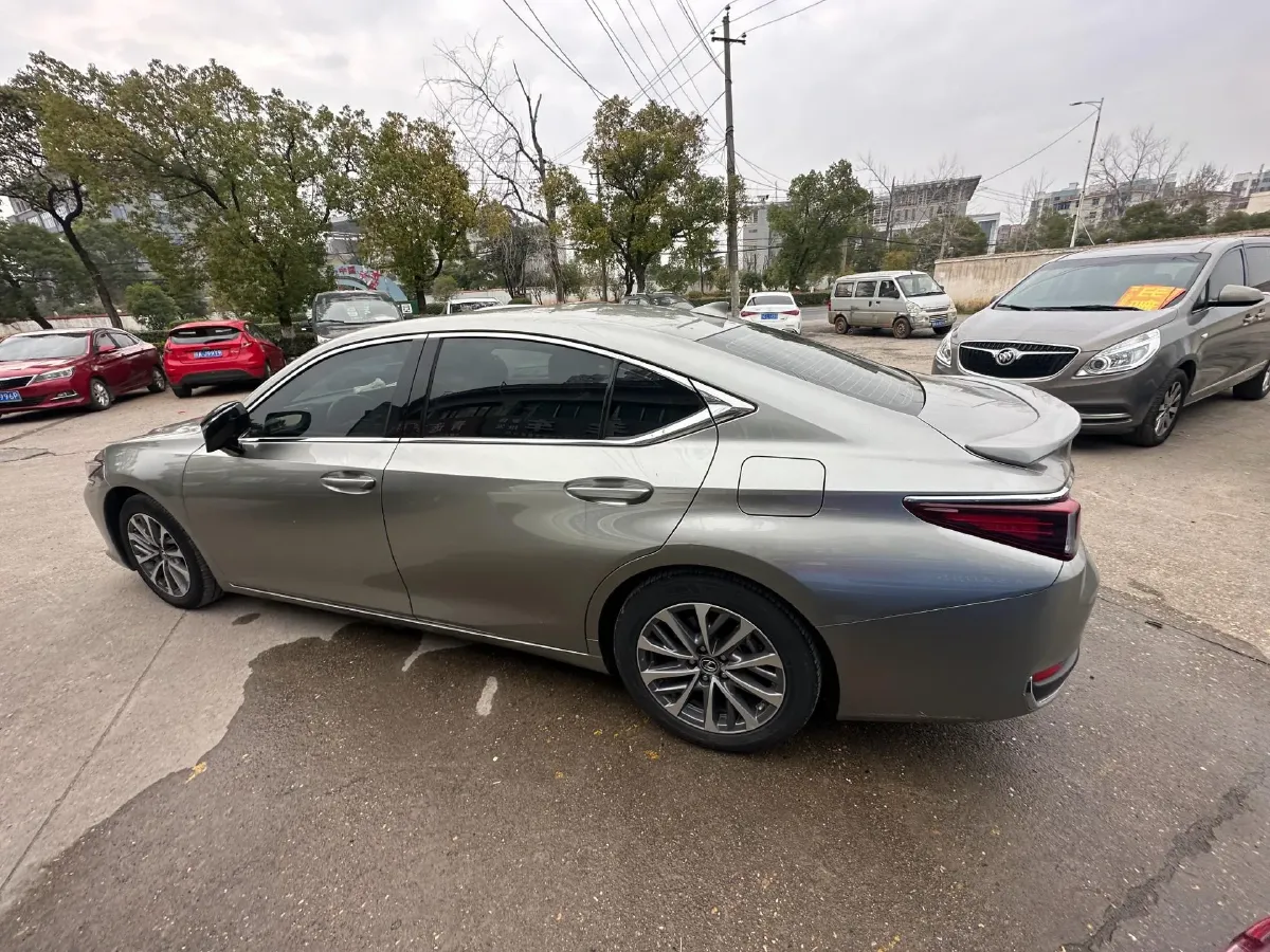 2021 Lexus ES 2.5L 178HP L4 E-CVT Hybrid,autocango,china used car exporter,china ev exporter,chinese used car exporter,chinese used ev exporter