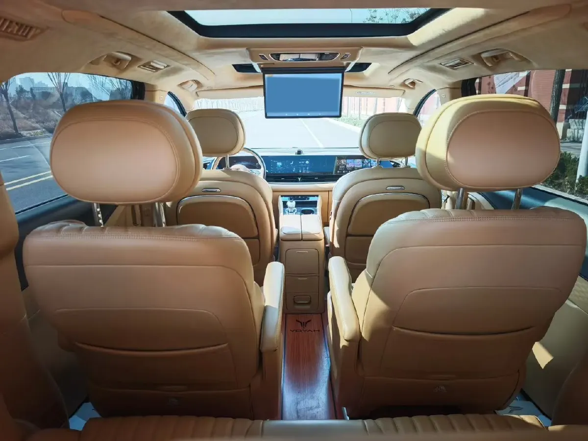 2024 Voyah Dream 1.5T 150HP L4 PHEV 43KWH,autocango,china used car exporter,china ev exporter,chinese used car exporter,chinese used ev exporter