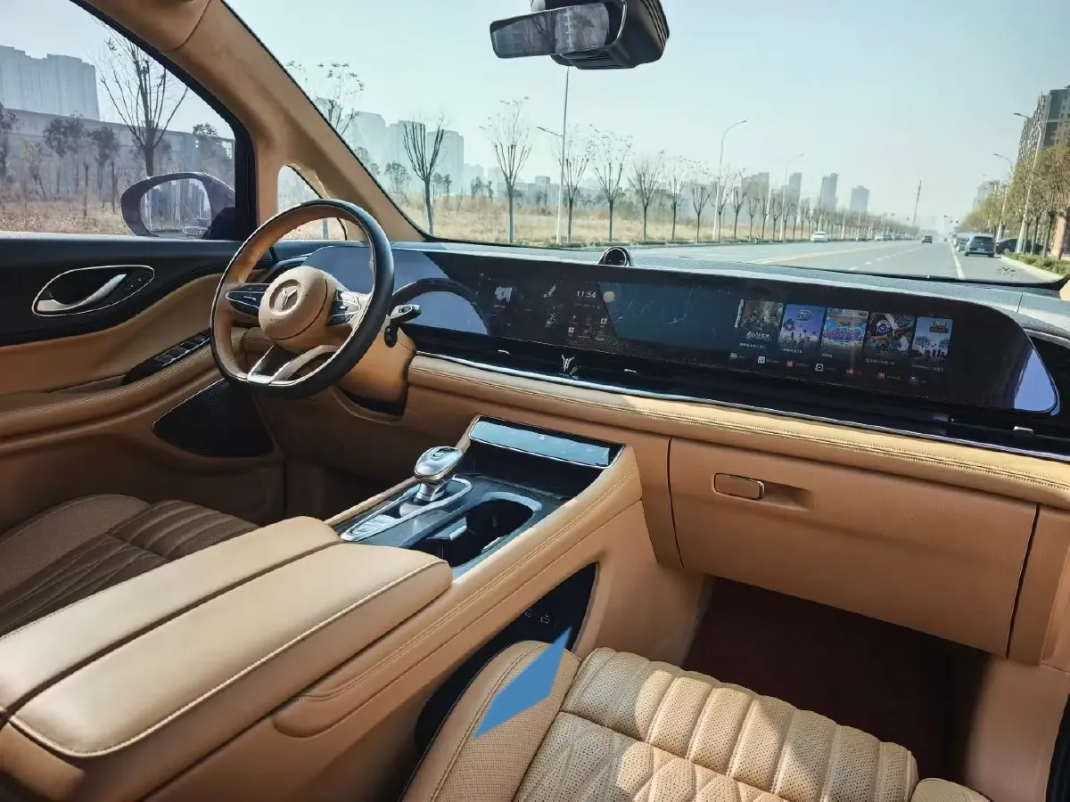 2024 Voyah Dream 1.5T 150HP L4 PHEV 43KWH,autocango,china used car exporter,china ev exporter,chinese used car exporter,chinese used ev exporter