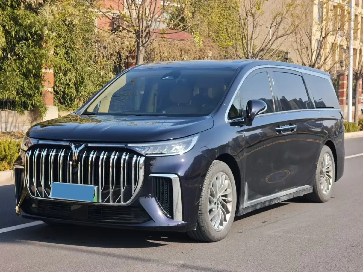 2024 Voyah Dream 1.5T 150HP L4 PHEV 43KWH,autocango,china used car exporter,china ev exporter,chinese used car exporter,chinese used ev exporter