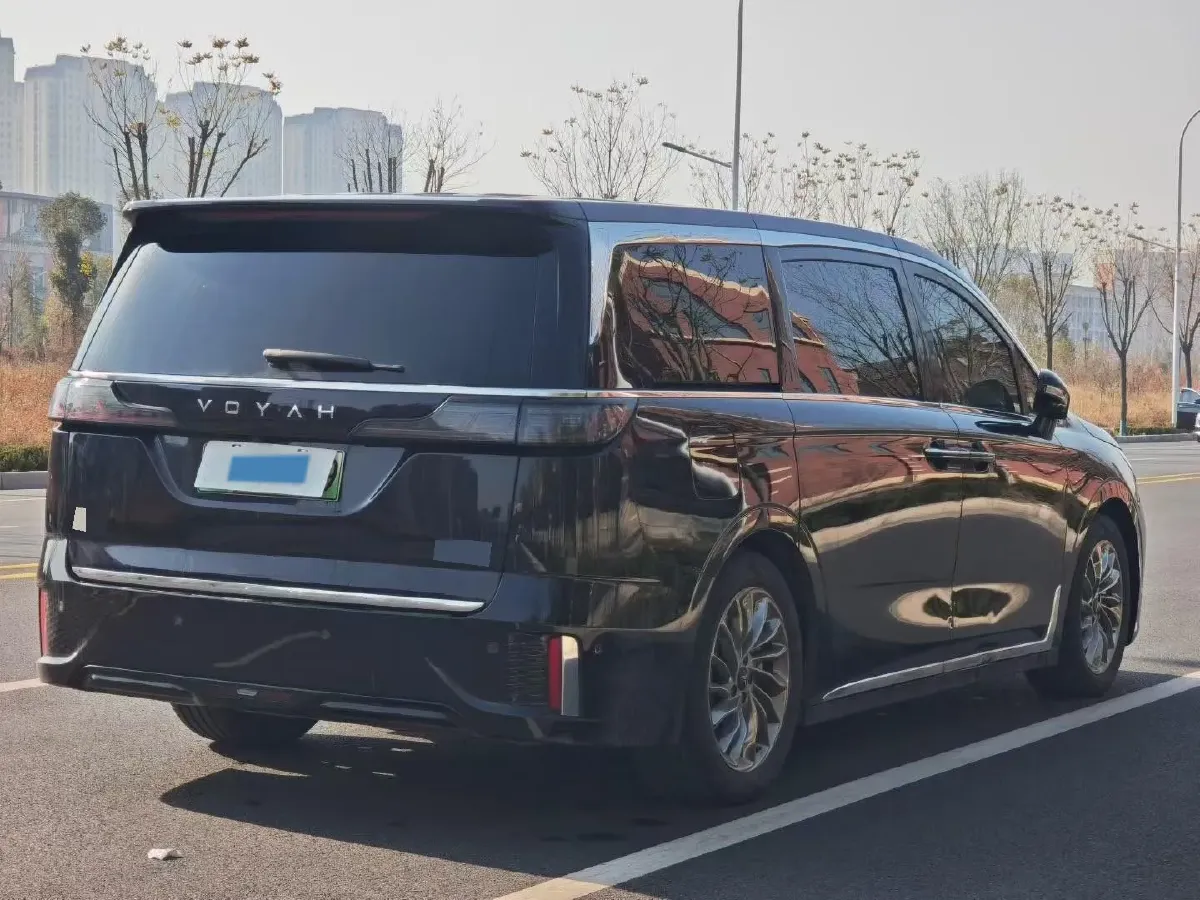 2024 Voyah Dream 1.5T 150HP L4 PHEV 43KWH,autocango,china used car exporter,china ev exporter,chinese used car exporter,chinese used ev exporter